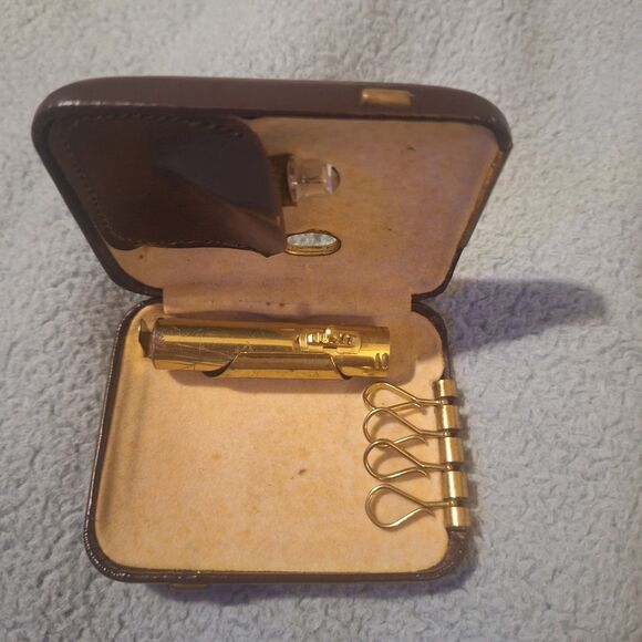 Vintage Buxton Brown Leather Key-Tainer with Flashlight and Bulb - Picture 6 of 7